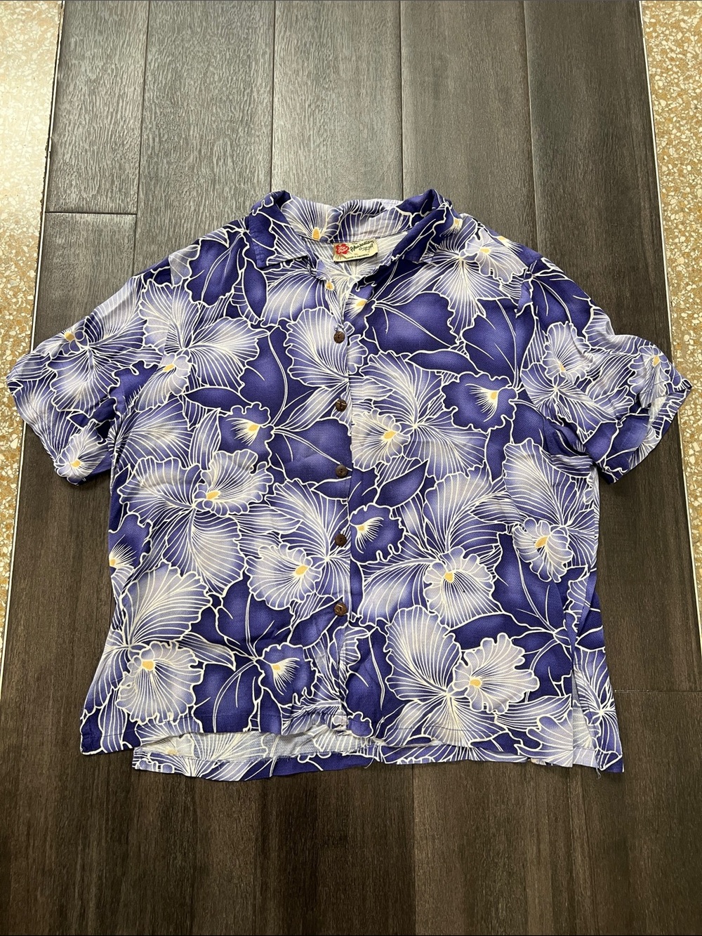 Hilo Hattie purple & cream  Floral Aloha Shirt with Accents